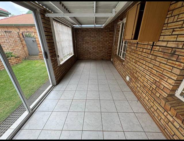 2 BEDROOM TOWNHOUSE FOR SALE IN GLEN MARAIS